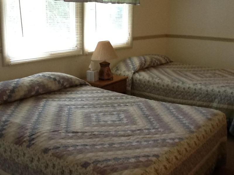 Twin Lakes - Hurley Room photo