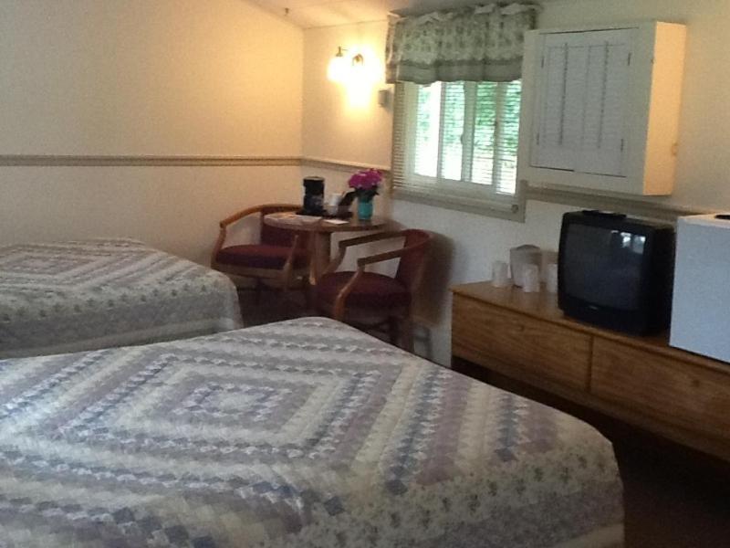 Twin Lakes - Hurley Room photo