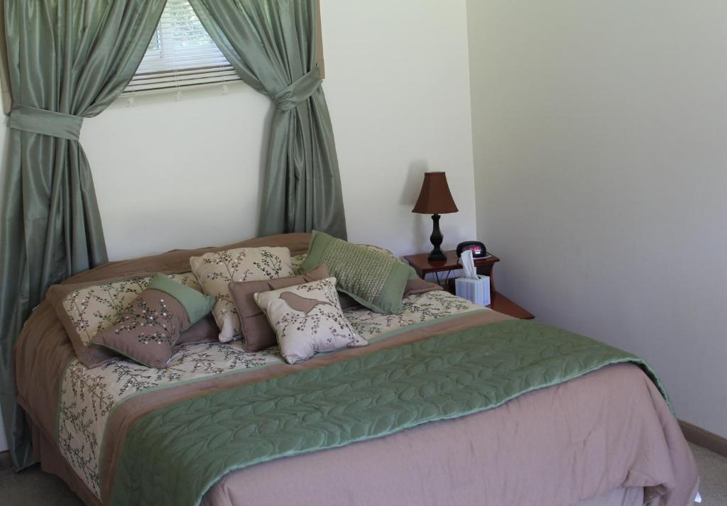 Twin Lakes - Hurley Room photo
