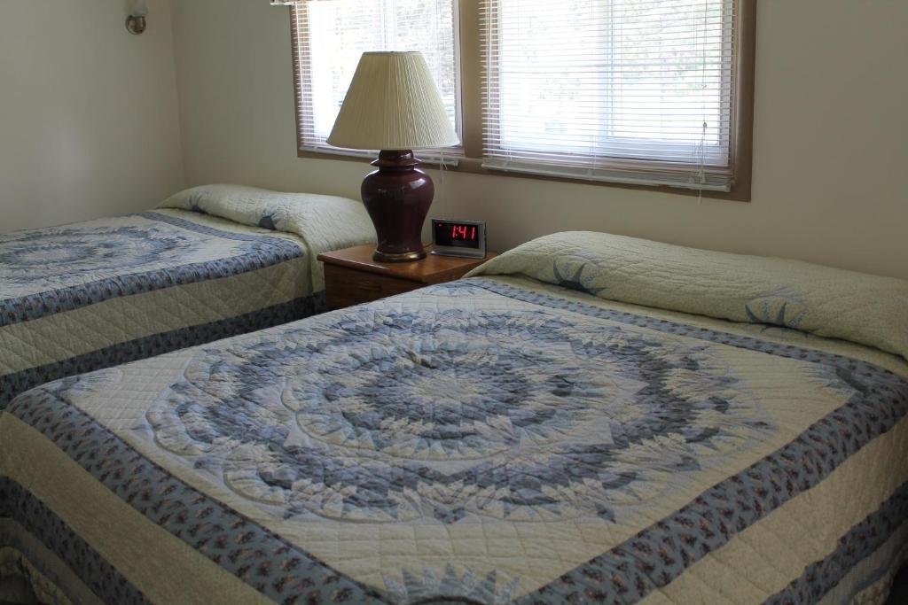 Twin Lakes - Hurley Room photo