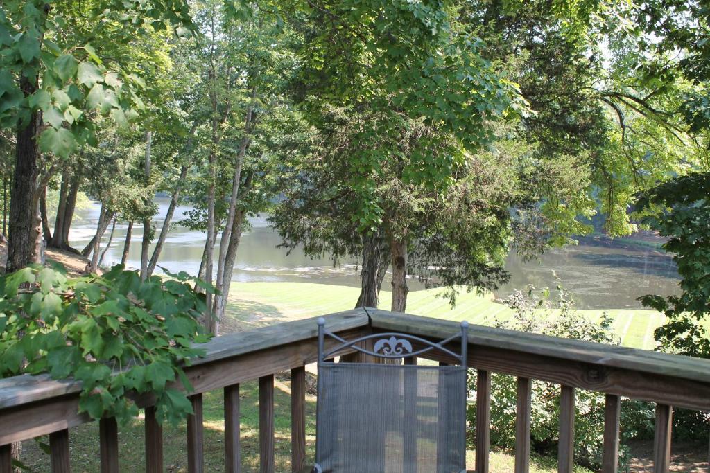Twin Lakes - Hurley Room photo