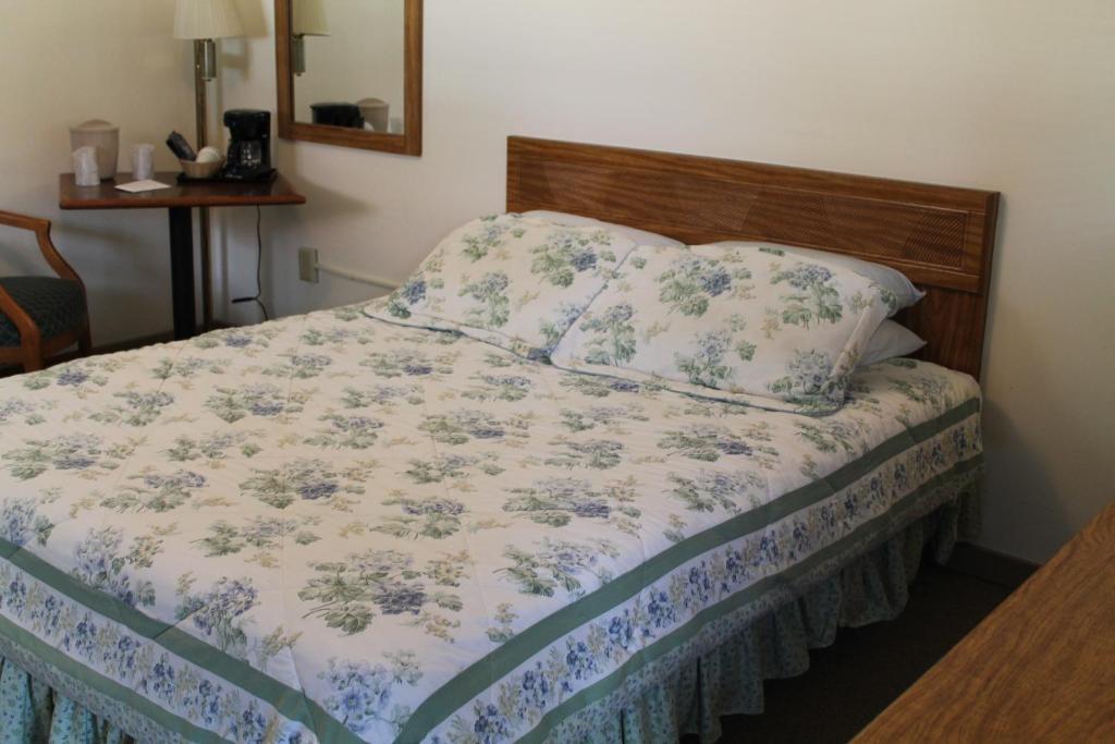 Twin Lakes - Hurley Room photo